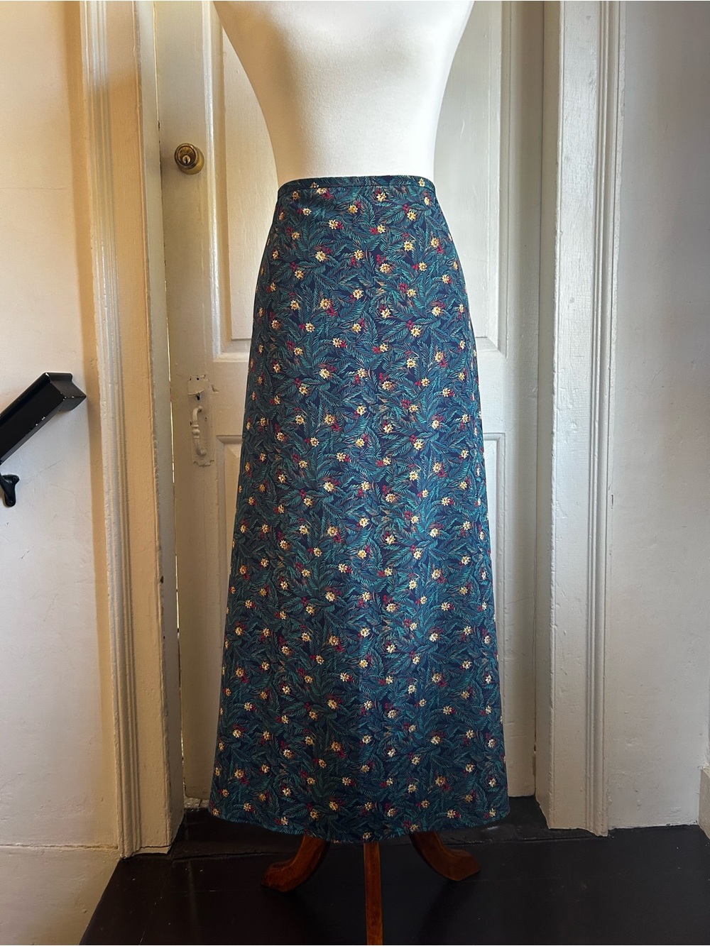 Vintage Haberdashery by Leslie Fay Navy Teal Floral Maxi Polyester Skirt Size 16